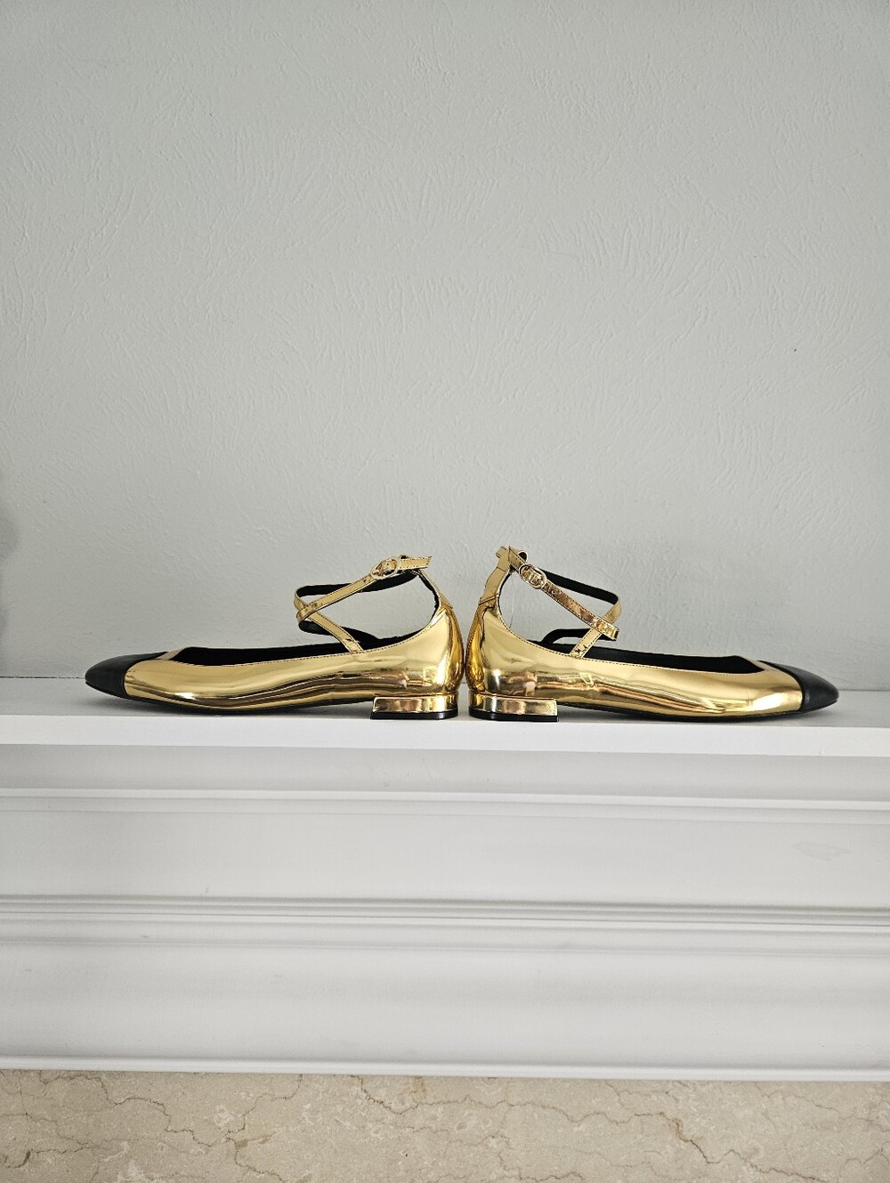 NWOT Stuart Weitzman Metallic Gold Eden Cross Strap Ballet Flats With Cap Toe